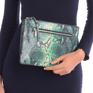 ⭐️clearance ⭐️Aimee Kestemberg Large Zip Clutch In Emerald Snake